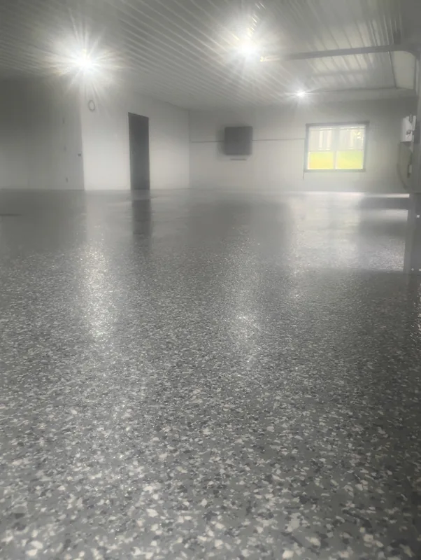 Dark decorative flake coating in a residential workshop